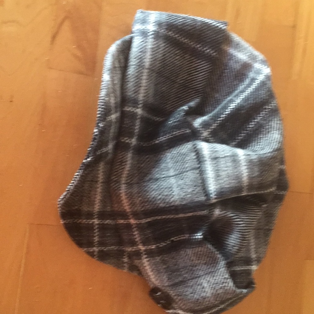 Hat with button